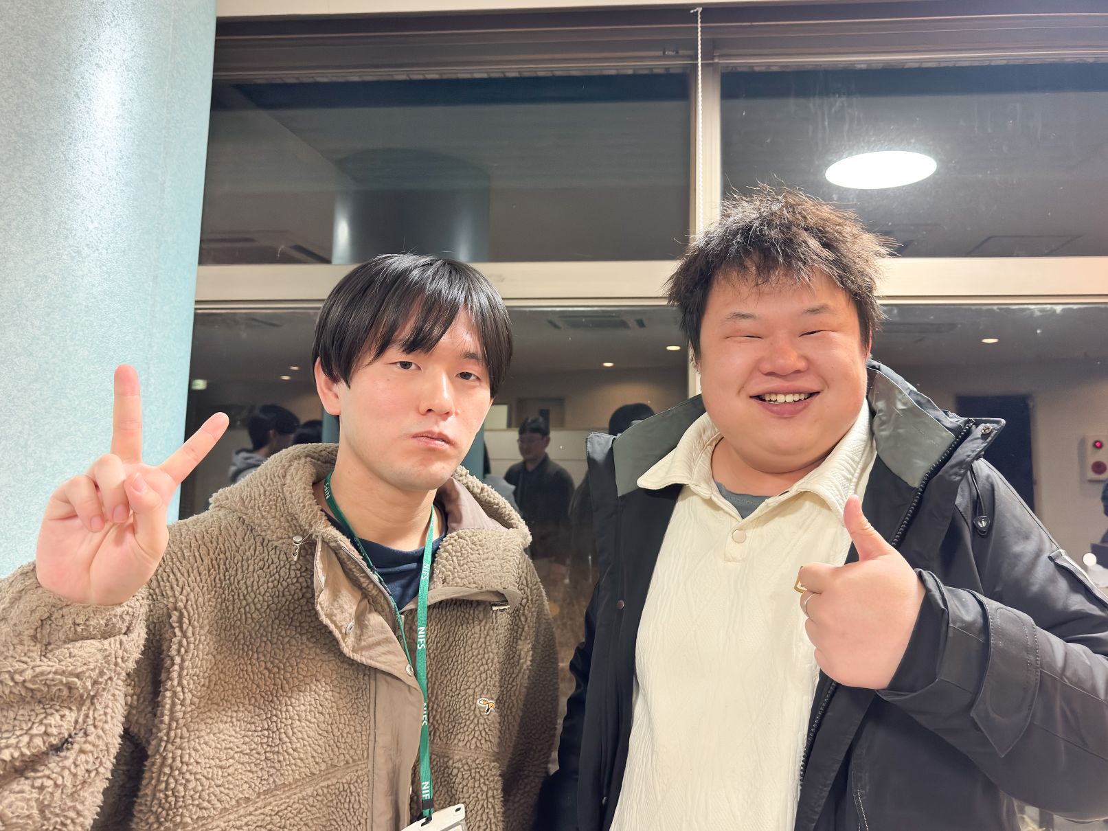 宋くん（右）と川上くん（左）、NIFSの学生歓送迎会にて（3/6）