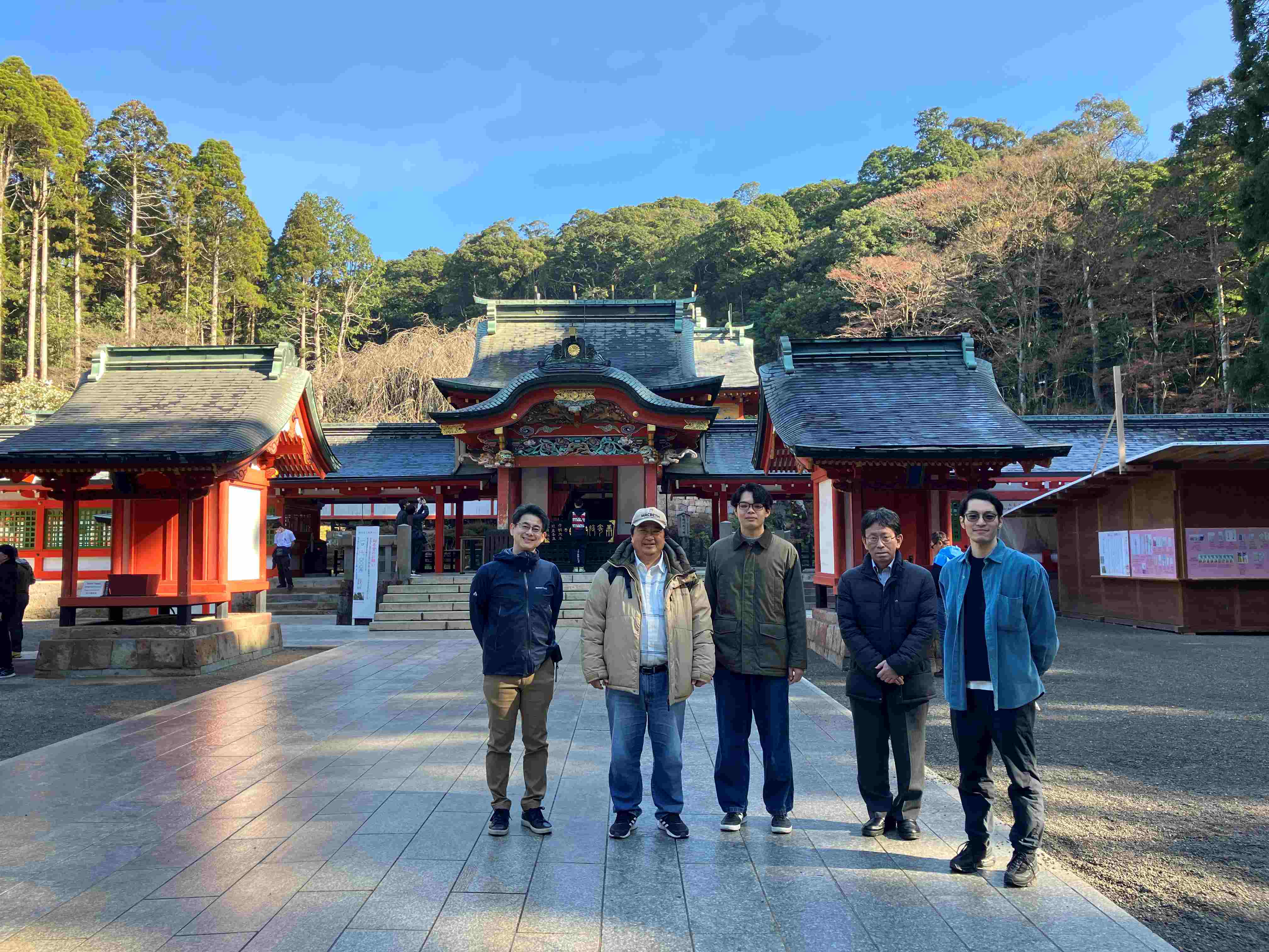 野口くんと加藤が、12/11に鹿児島で開催されたシミュレーション研究会に参加しました。（霧島神宮にて）